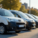 Vans compacts 5 places en ligne en milieu urbain
